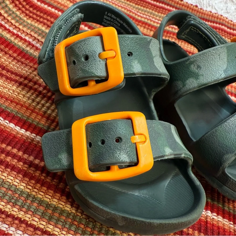 Cat & Jack Toddler Ade Footbed Sandals Green Camo Size 5 - Picture 7 of 13